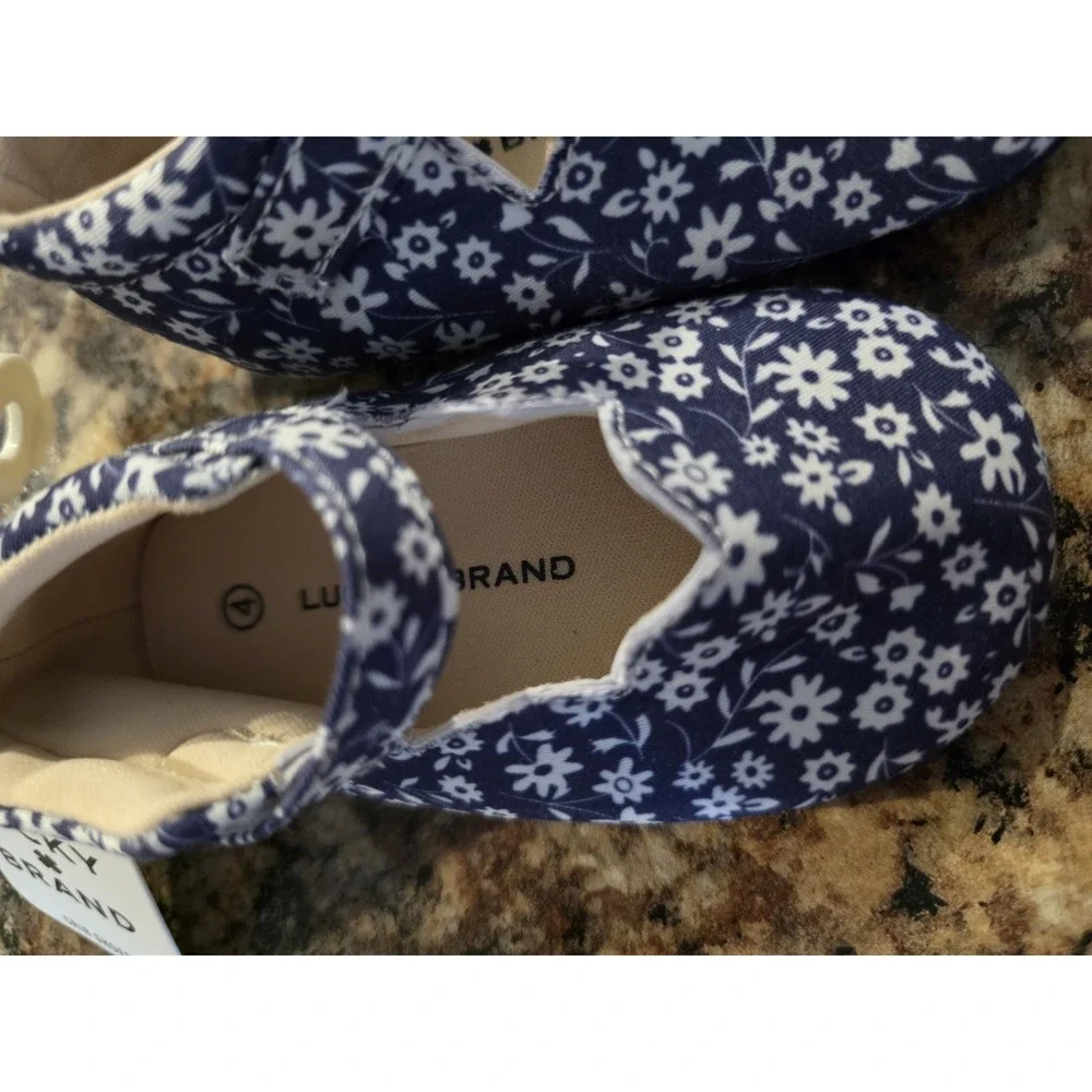 Lucky Brand. Size 4 baby girl slip on shoes. Blue and